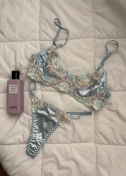 Ensmble satinée bleu ciel