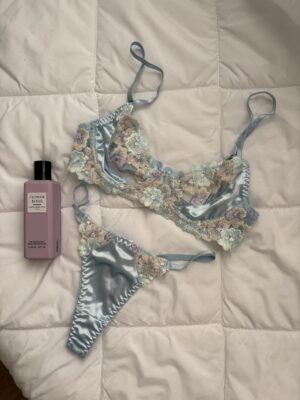 Ensmble satinée bleu ciel